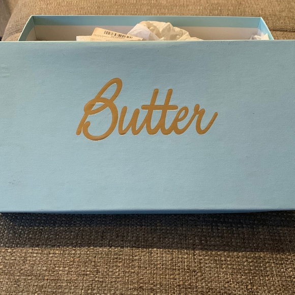 Gently Loved Black Sateen Pointy Shoes by BUTTER - Picture 2 of 12